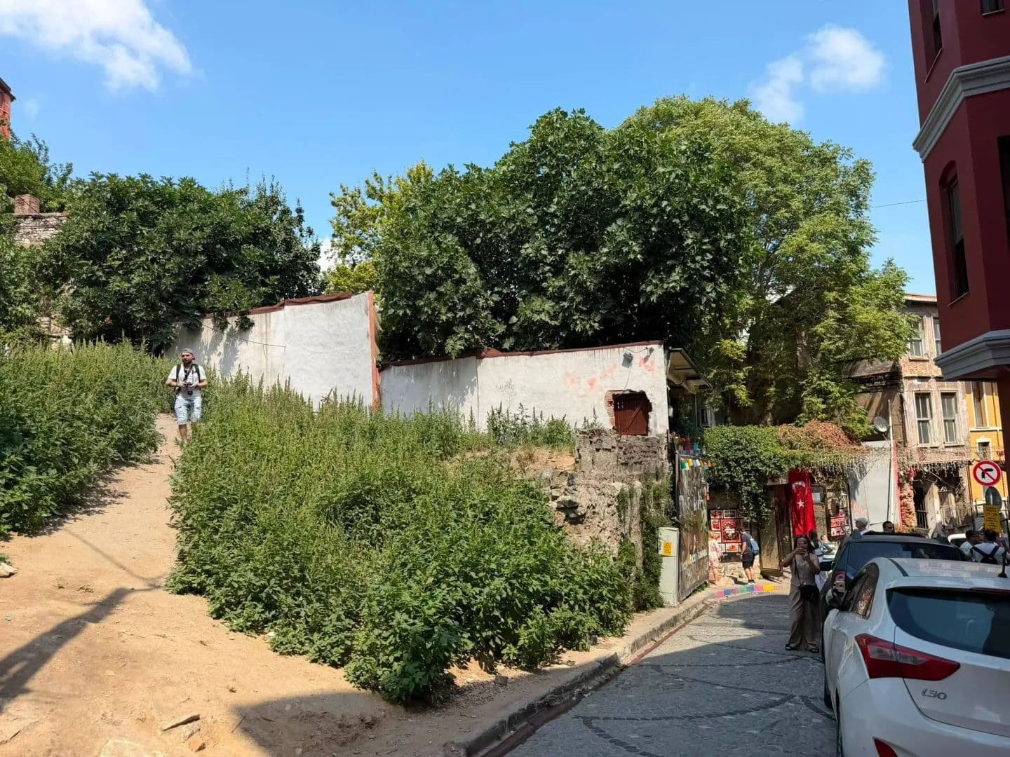 Balat'ta Sahile Hattına 100m Mesafede 3 Kat İmarlı Satılık Arsa - land for sale