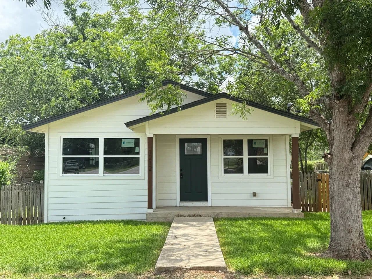 1212 B Street Floresville, TX - Floresville, Texas, 78114