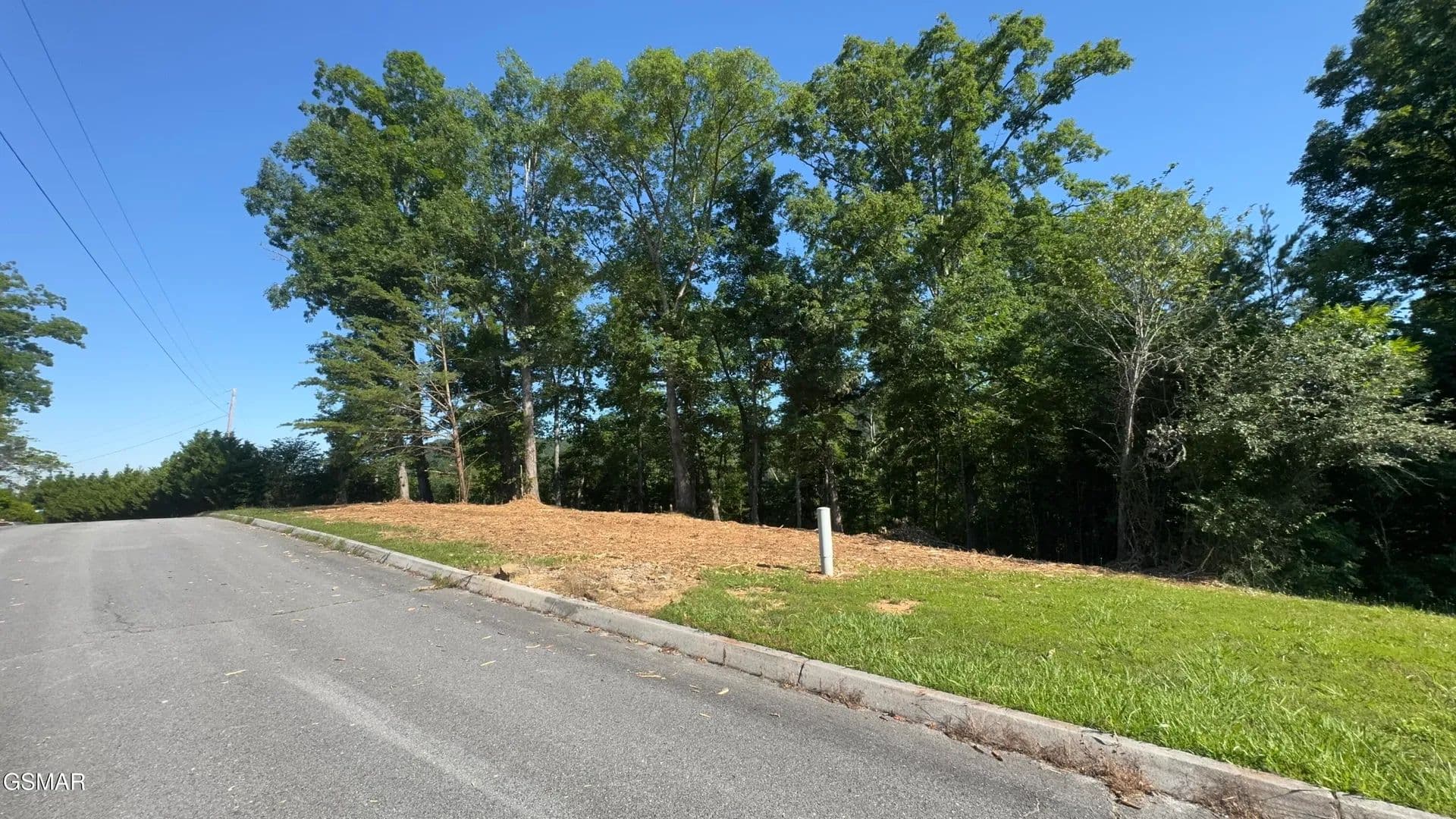 1.36 Acres of Land for Sale in Dandridge, TN - Dandridge, Tennessee, 37725