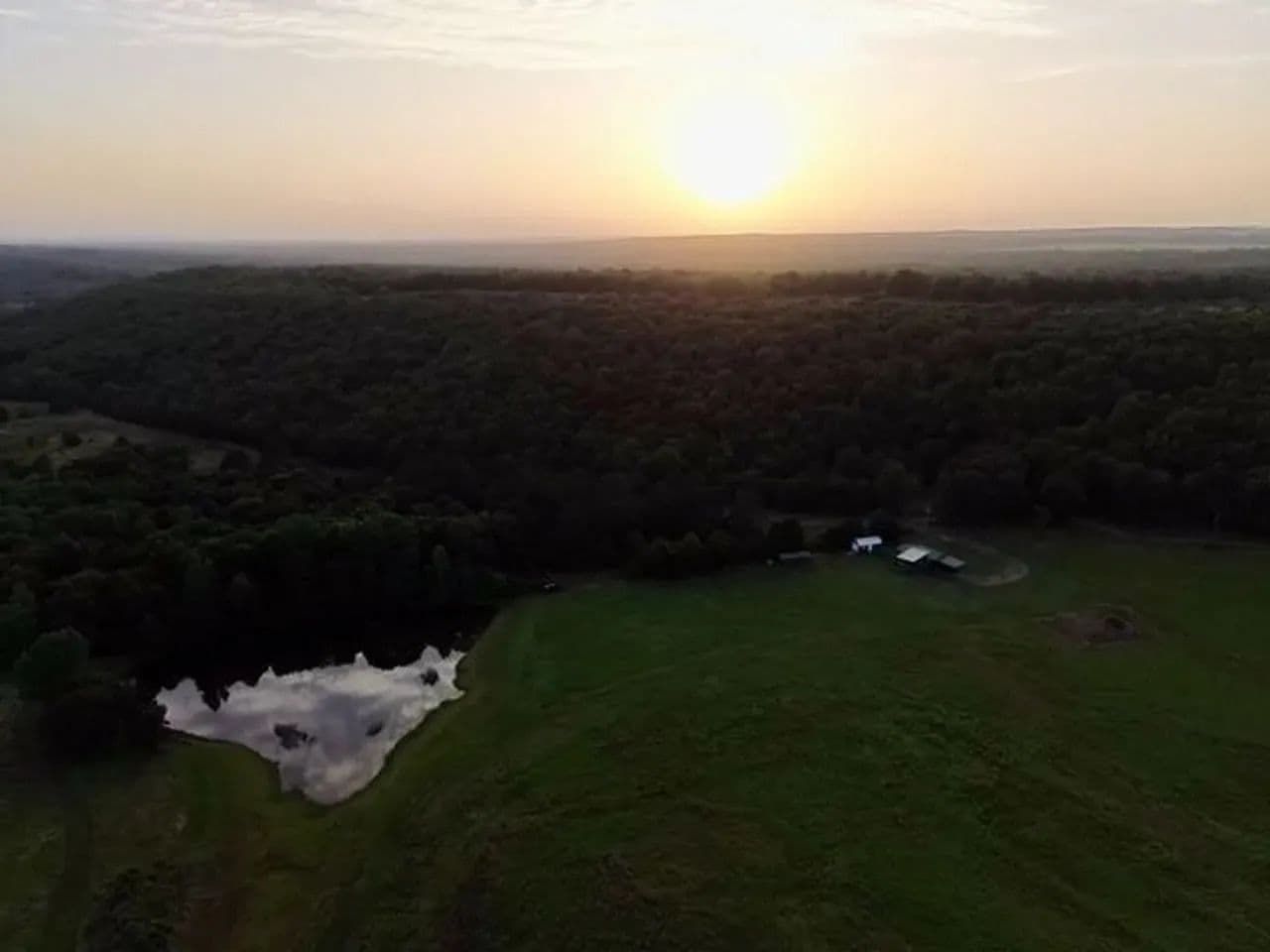 Honey Hole Hidout - Romance, Arkansas, 72136