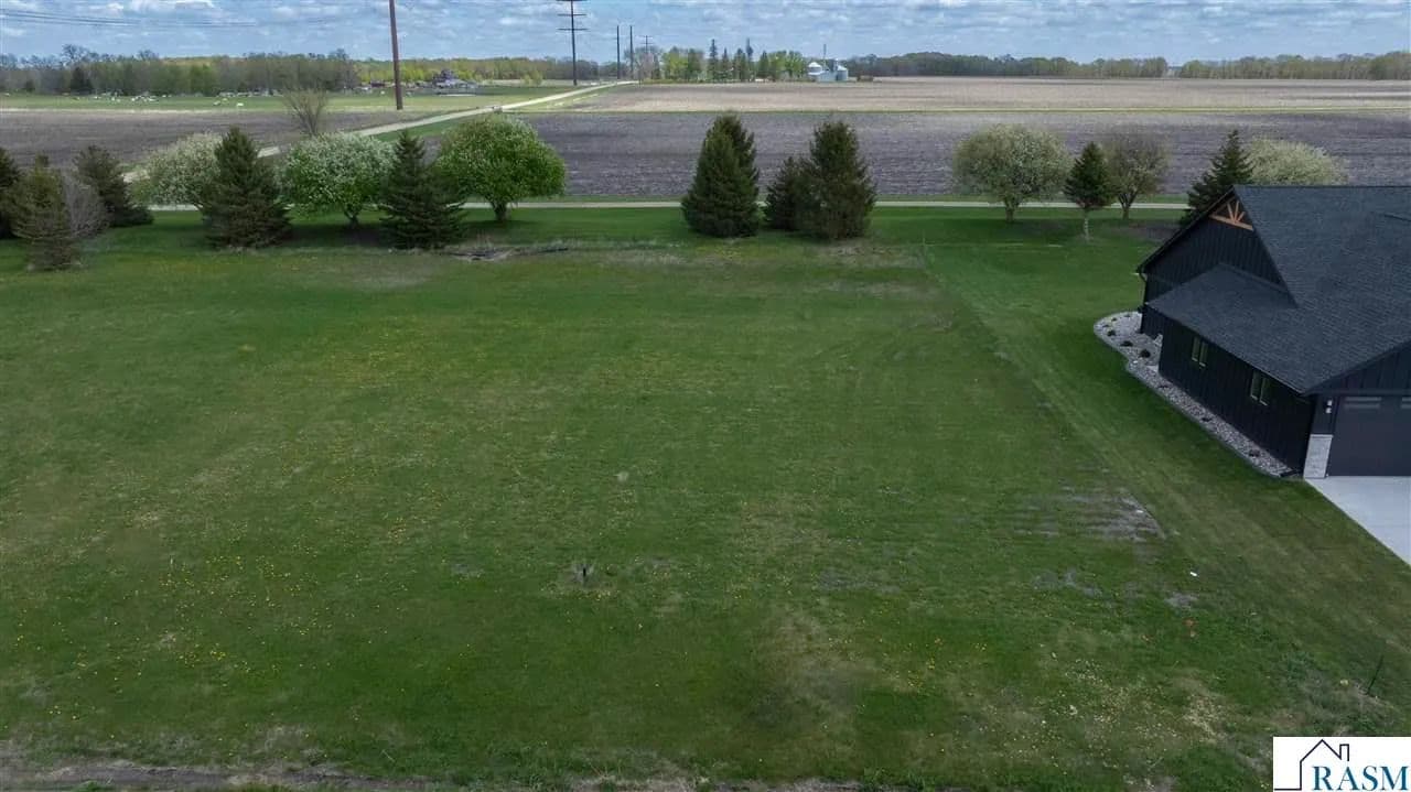 Property from 1993 Lexington Lane - KW - North Mankato, Minnesota, 56003