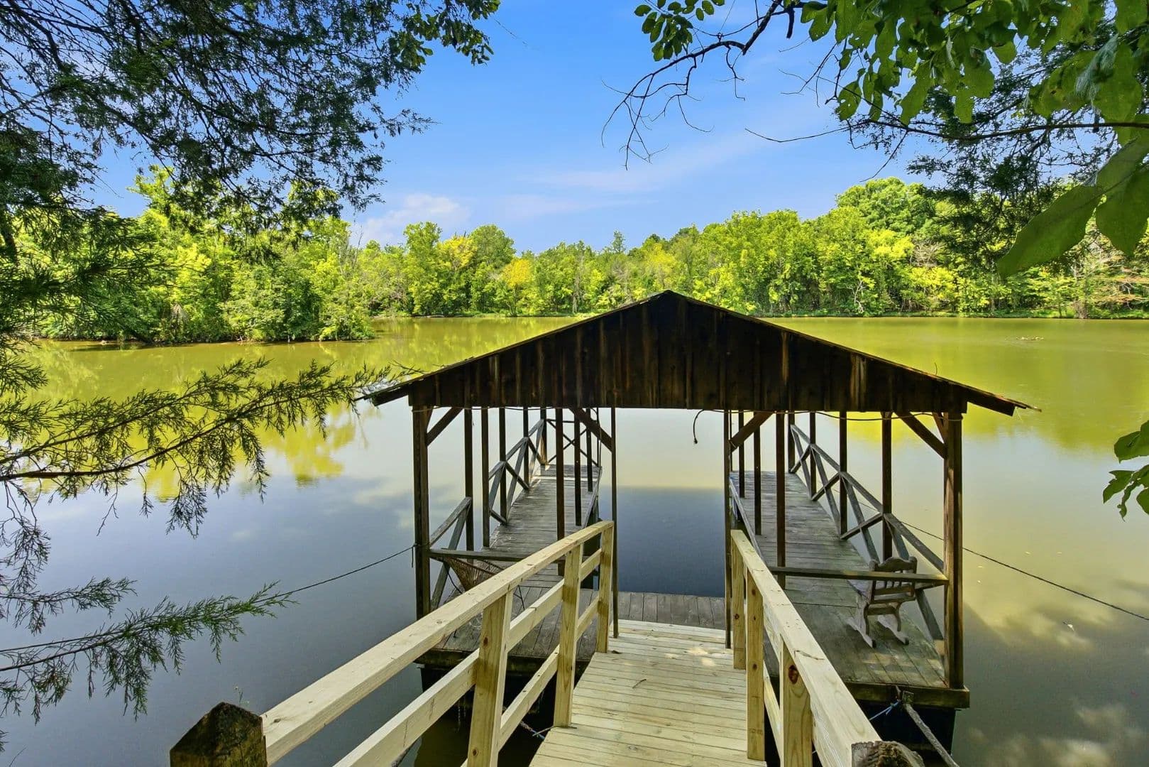 Auction Notice !!! Water Front Home / Covered Boat Dock - Castalian Springs, Tennessee, 37031