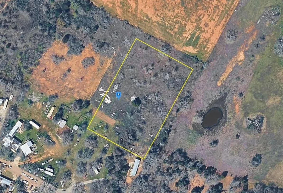 1.38 Acres of Land for Sale in Elgin, Texas - Elgin, Texas, 78621