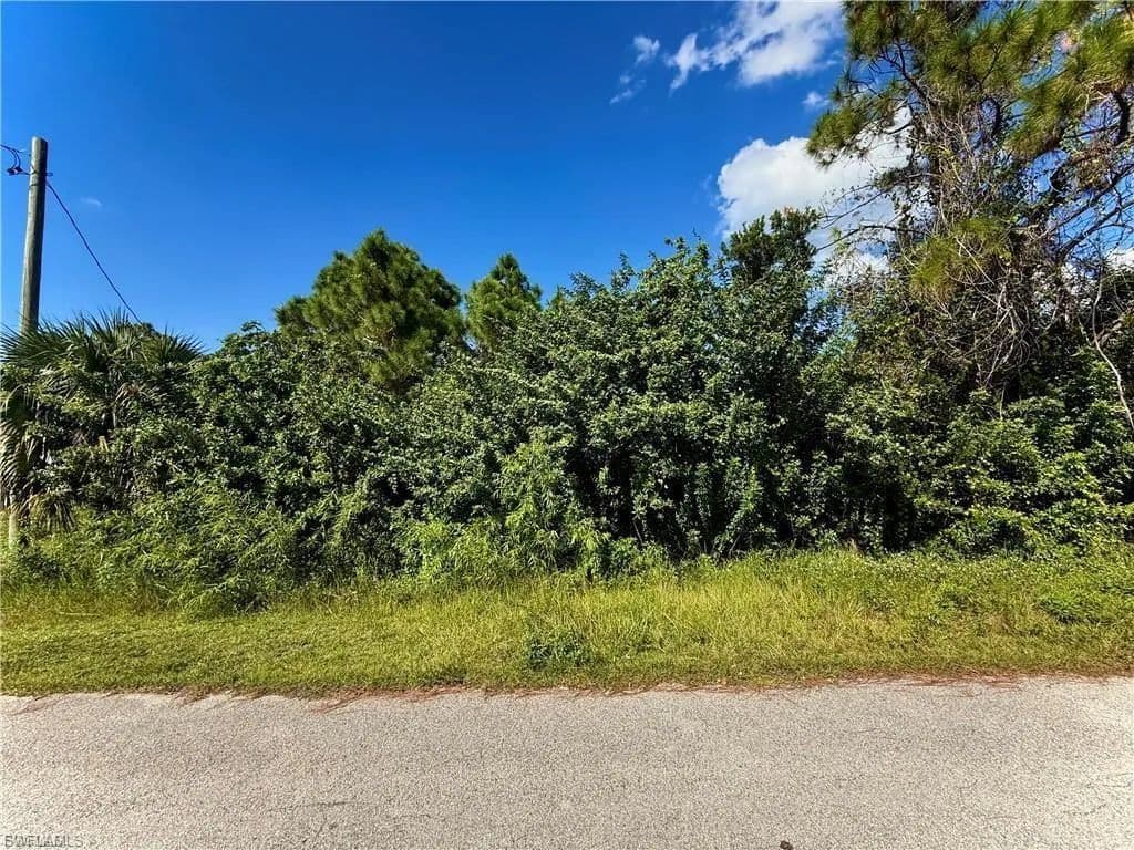 0.25 Acres of Land for Sale in LEHIGH ACRES, FL - Lehigh Acres, Florida, 33971
