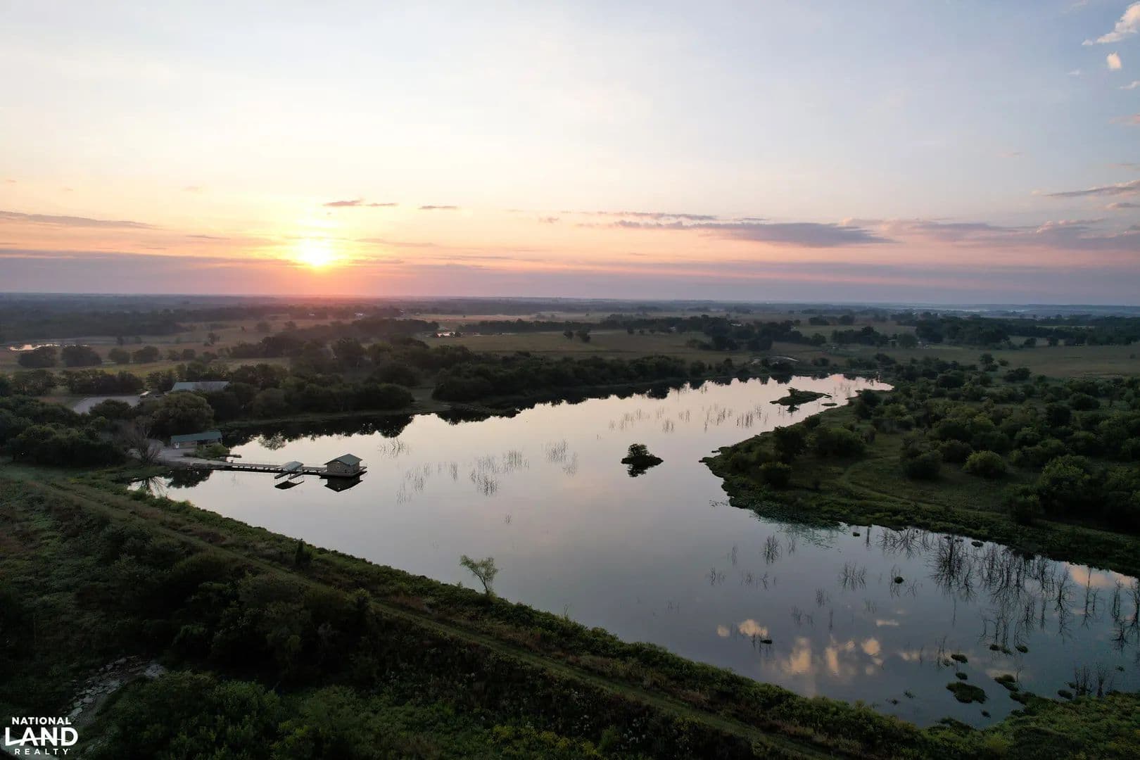 Premier Hunting Resort on the Neosho River - Chanute, Kansas, 66720