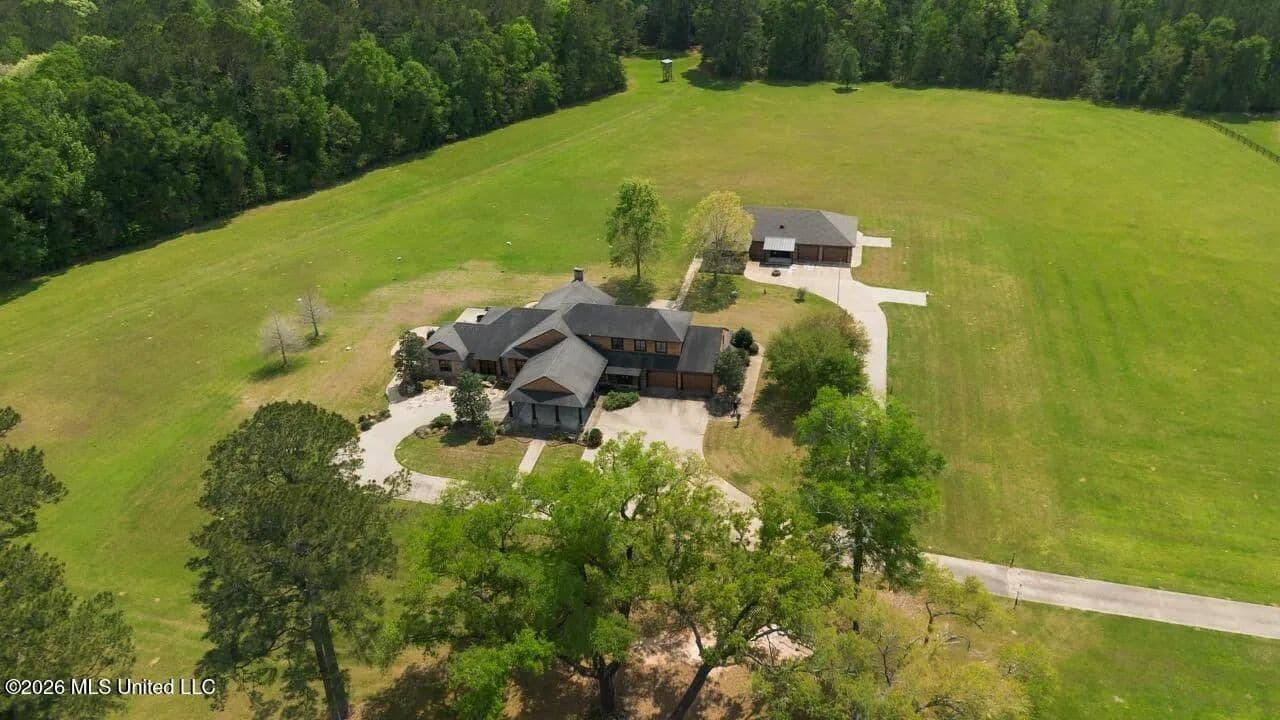 158± Acres with Custom Homes in Oakdale, Louisiana - Oakdale, Louisiana, 71463
