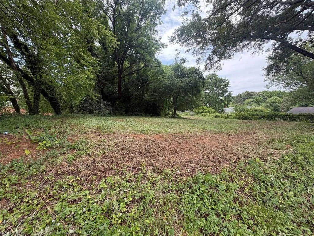 1.08 Acres of Land for Sale in Greensboro, North Carolina - Greensboro, North Carolina, 27410