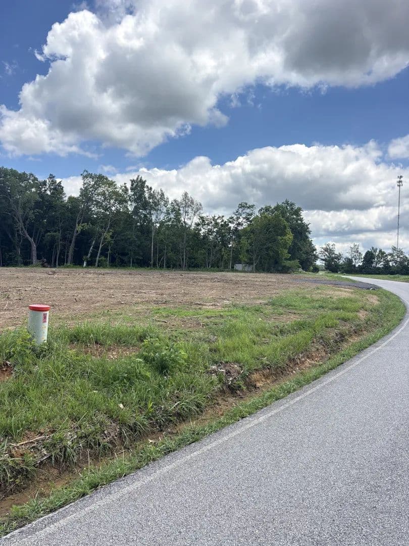 Lots & Land-Other in Lafayette - Lafayette, Tennessee, 37083