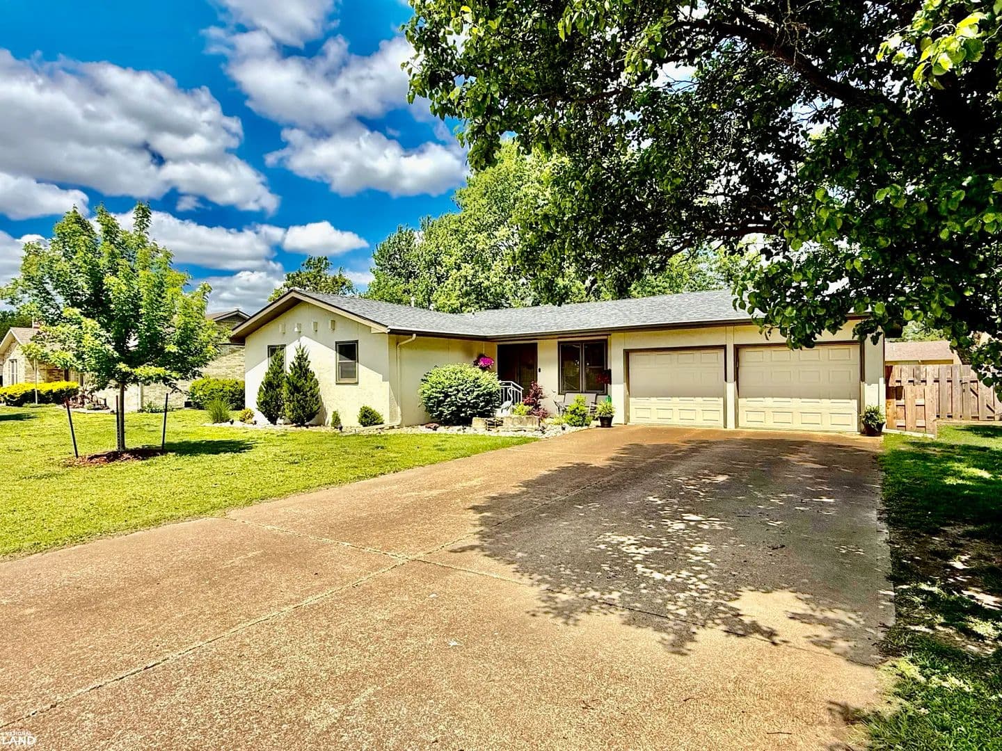 Premier Neighborhood - 3 Bed/2 Bath - Chanute, Kansas, 66720