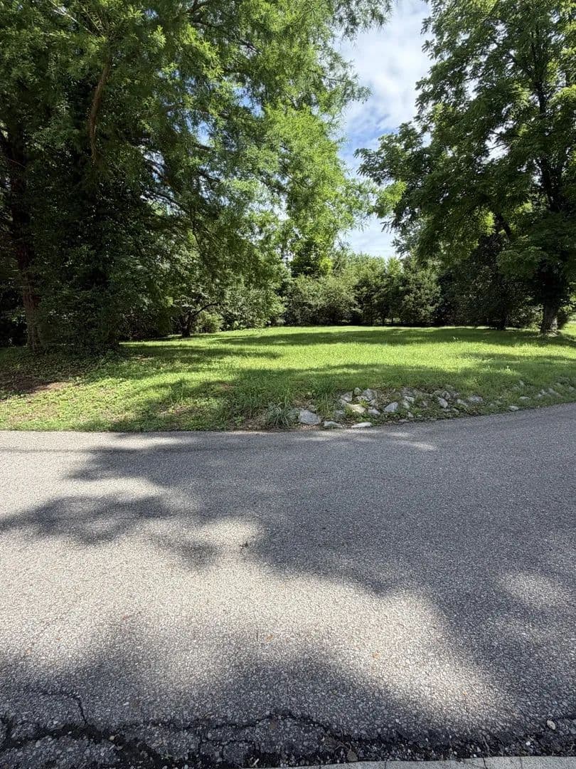 0.31 Acres of Land for Sale in Dover, Tennessee - Dover, Tennessee, 37058