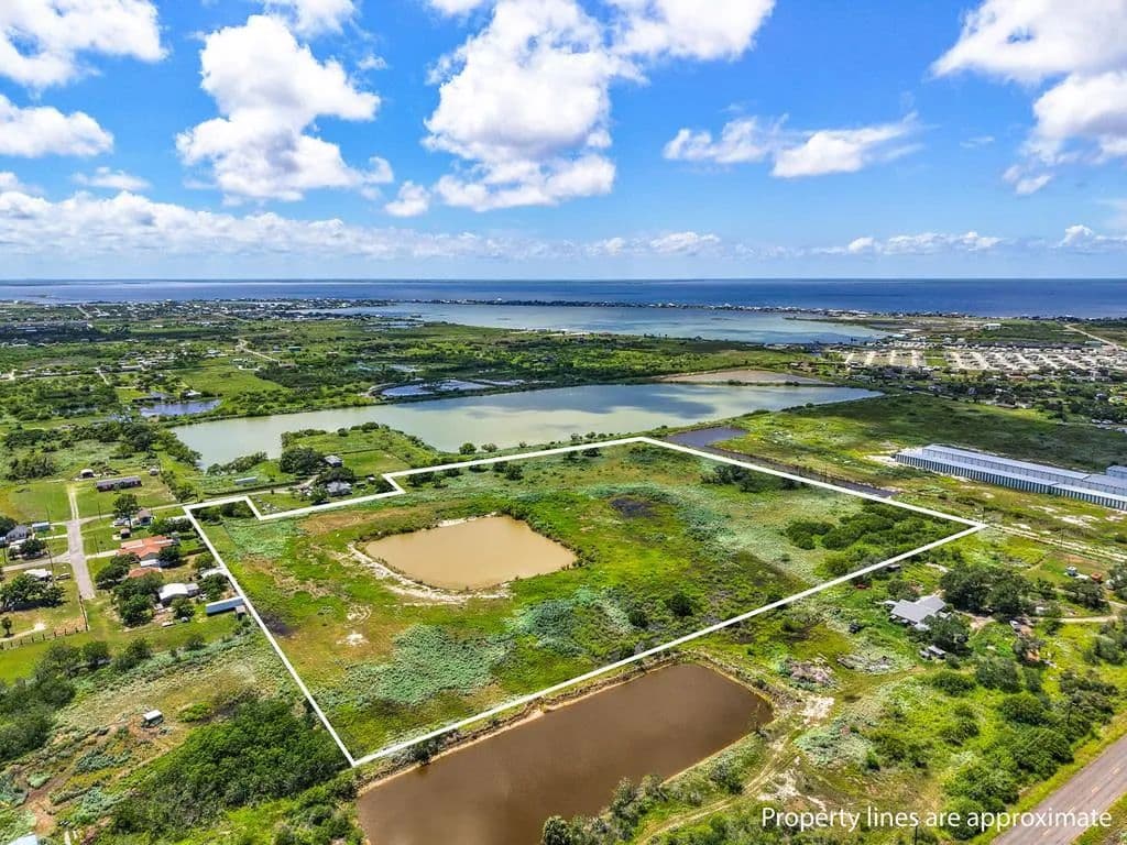 20 Acres of Land for Sale in Rockport, Texas - Rockport, Texas, 78382