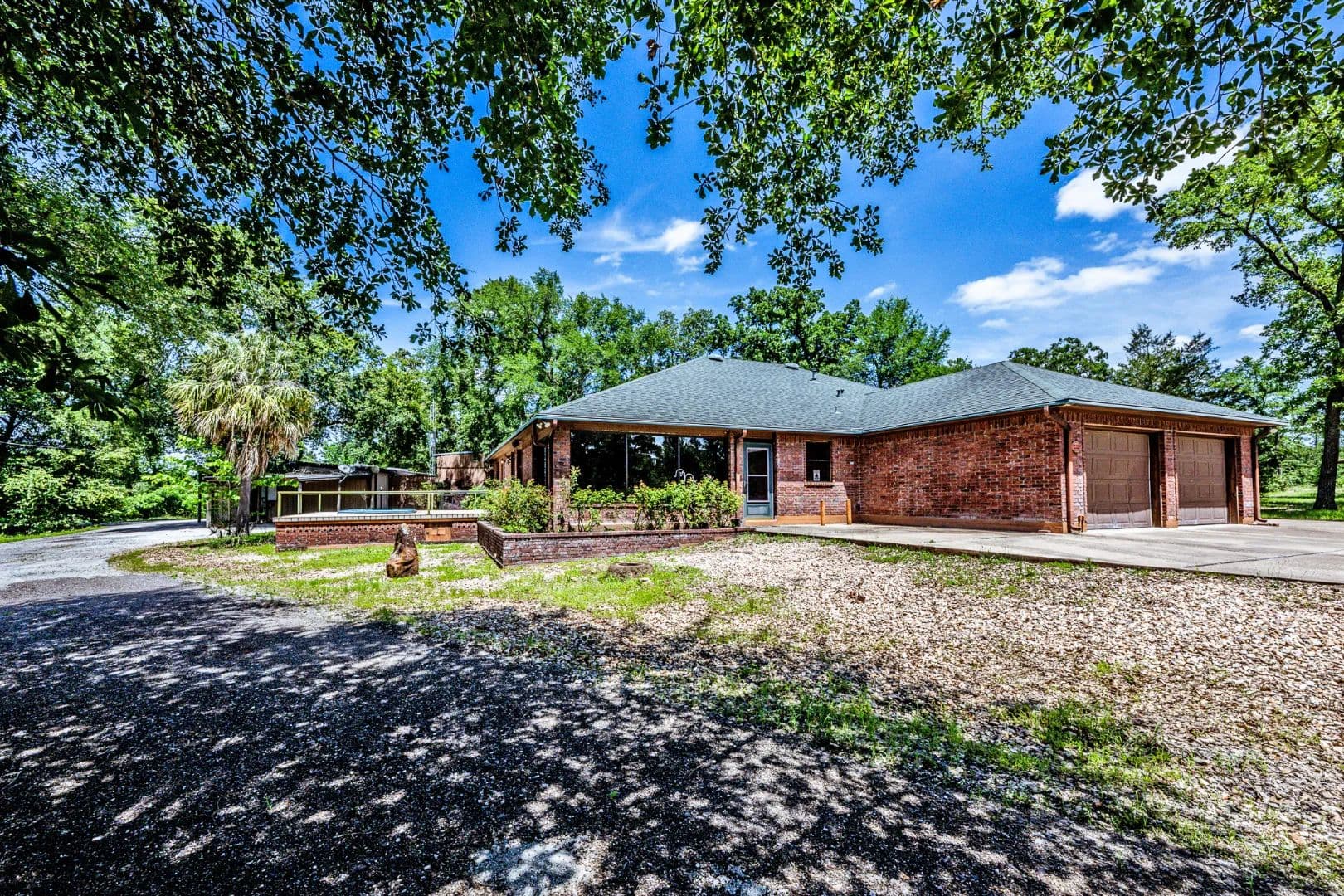 1726 I-45 N - Huntsville, Texas, 77320