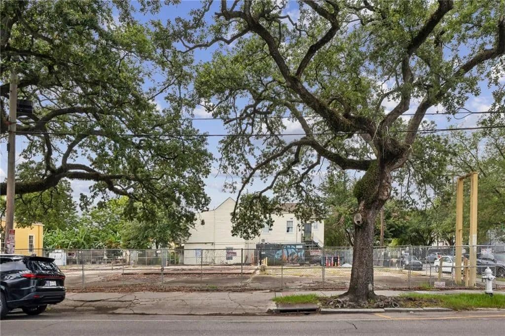 Land for Sale in New Orleans, Louisiana - New Orleans, Louisiana, 70115