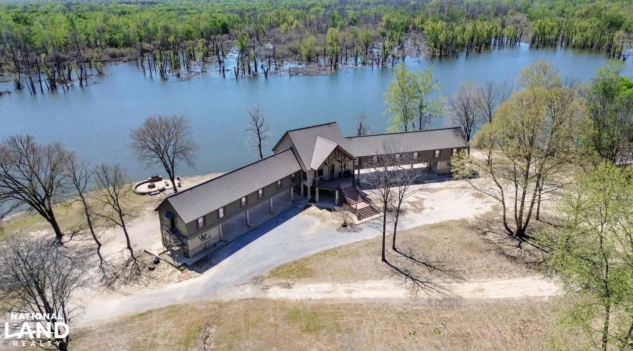 Valewood Plantation Trophy Hunting Club on the Mississippi River - Glen Allan, Mississippi, 39113