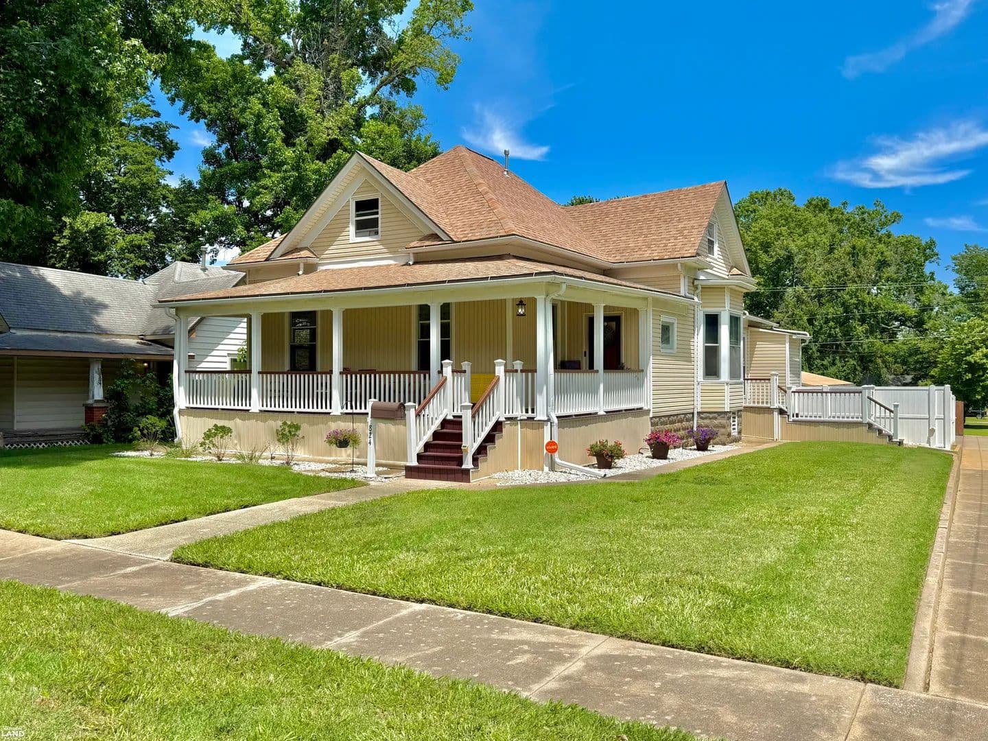 Modern Living - Old Charm, 3/2 - land for sale