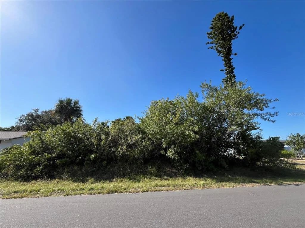 Vacant Land in Port Charlotte - land for sale