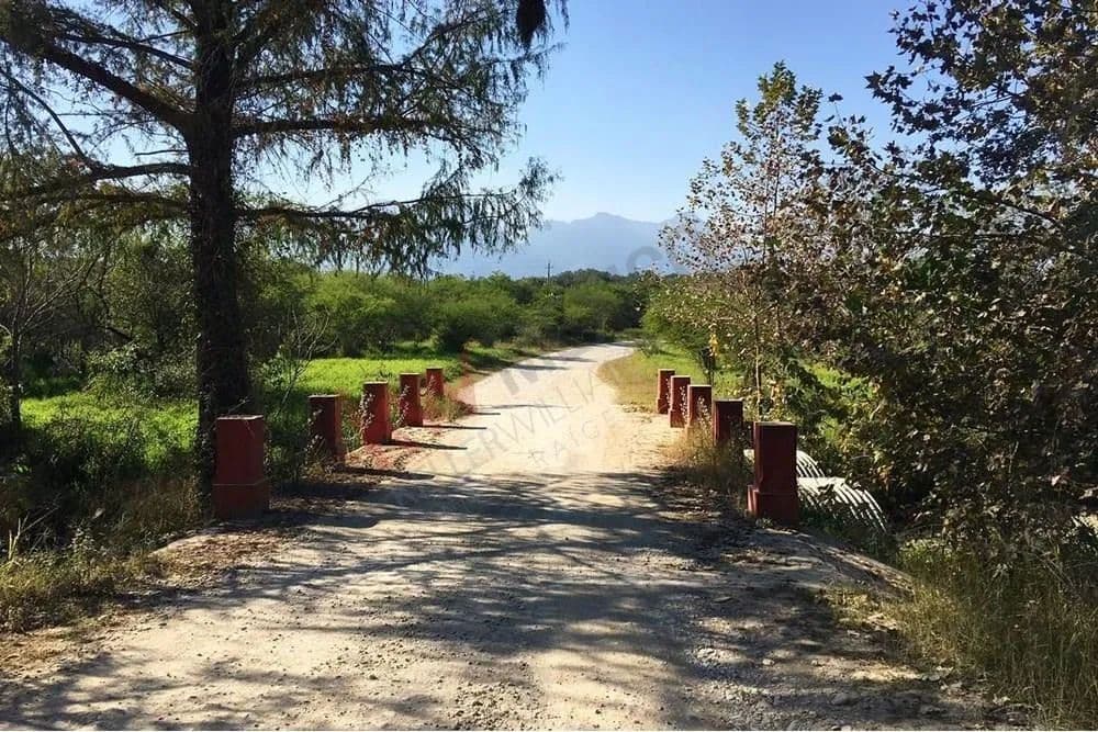 TERRENO EN VENTA MILENCINOS MONTEMORELOS, ESQUINA, LISTO PARA CONSTRUIR, CERCA DE BIOPARQUE ESTRELLA - land for sale
