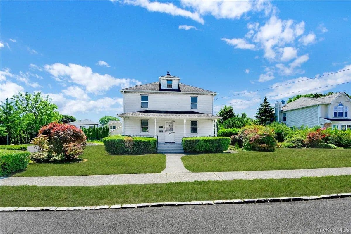 Land for Sale in Roslyn Heights, NY - Roslyn Heights, New York, 11577