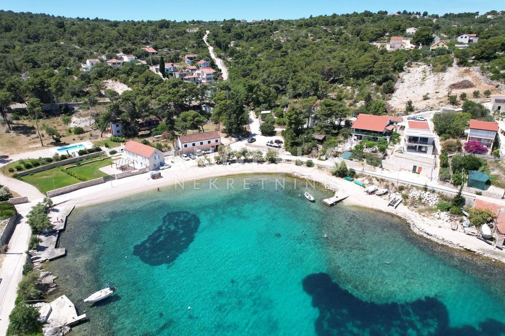 Šolta - zemljište s dozvolom, prvi red do mora - land for sale