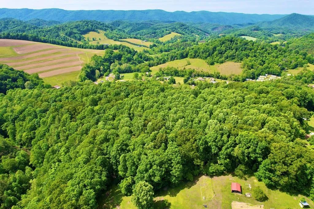 27.76 Acres of Land for Sale in Marion, Virginia - Marion, Virginia, 24354