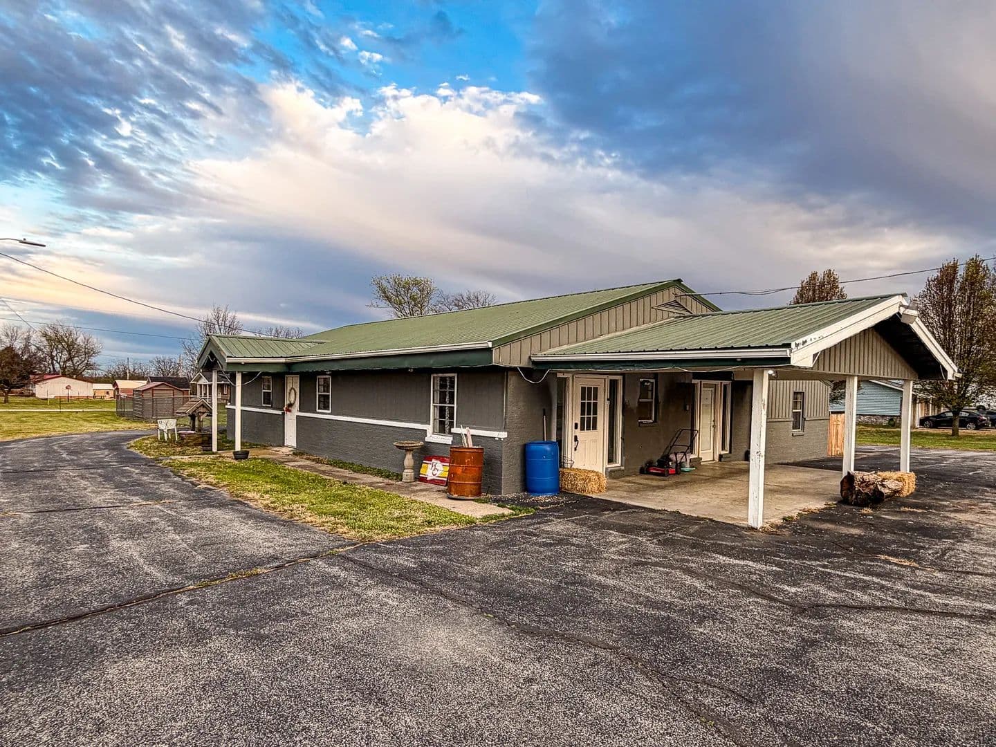 804 E Hurlbut St Wheaton - Wheaton, Missouri, 64874