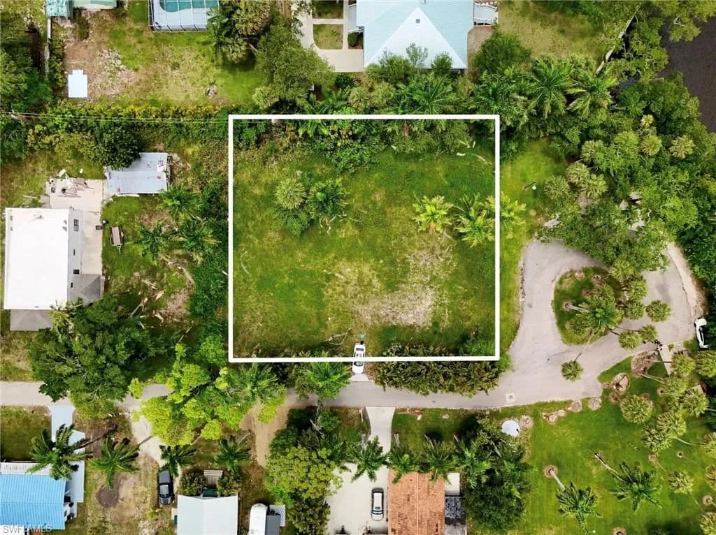 0.47 Acres of Land for Sale in Fort Myers, Florida - Fort Myers, Florida, 33905