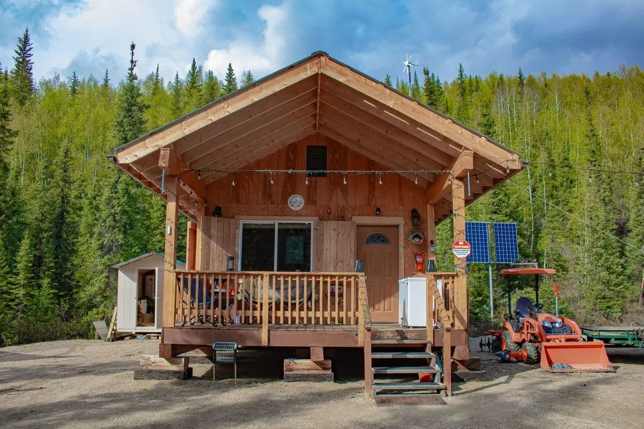 Remote Hot Springs Cabin: Direct Road Access! - Fairbanks, Alaska, 99712
