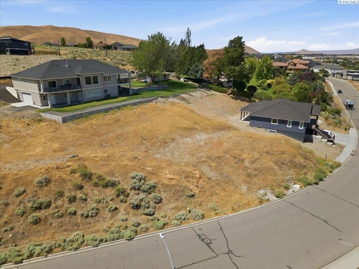 Property from 1051 Allenwhite Dr - KW - Richland, Washington, 99352