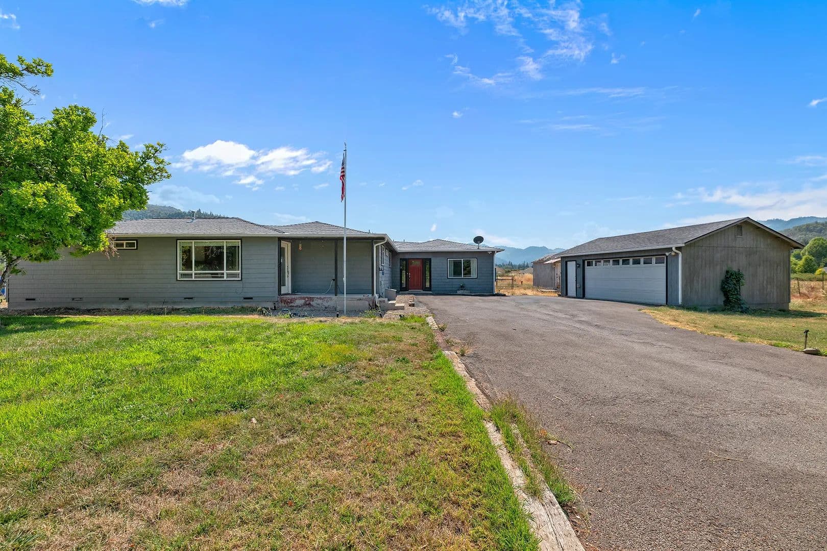 Rogue Valley Equestrian Two Family Setup in Gold Hill - land for sale