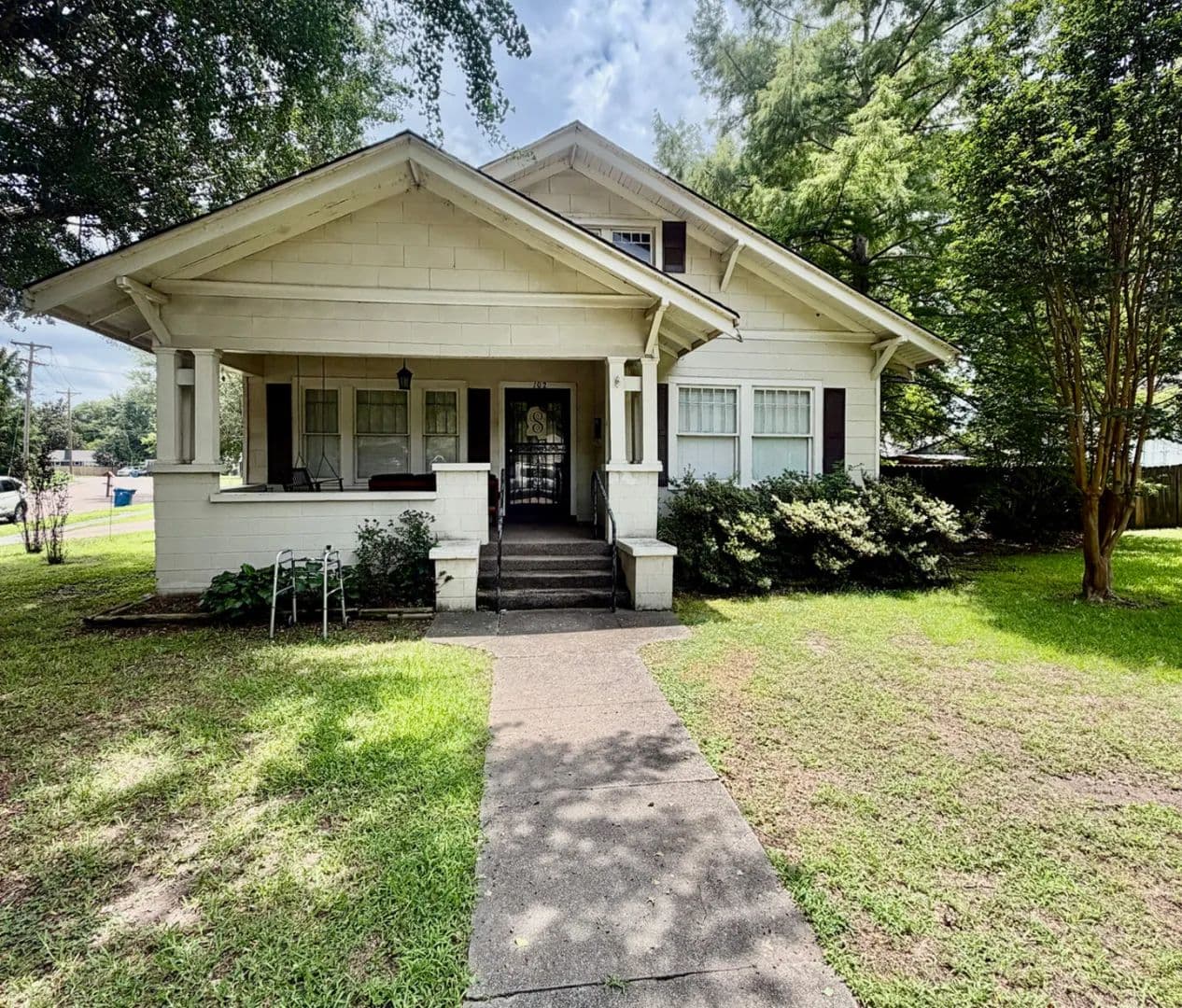 Home in Coahoma County at 102 Elm Avenue in Clarksdale, MS - Clarksdale, Mississippi, 38614