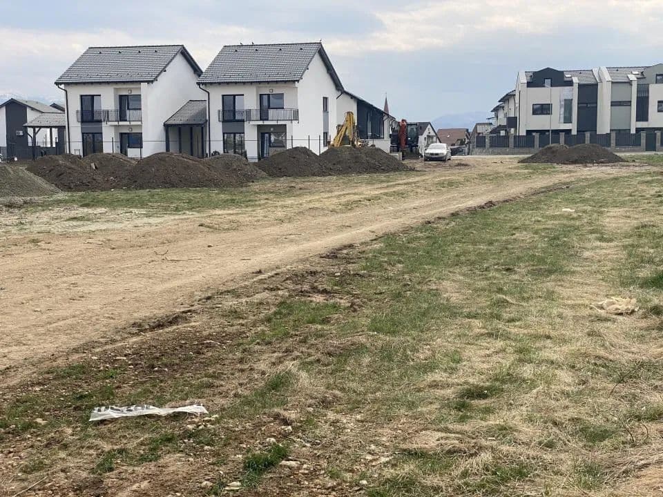 Teren intravilan de vanzare Selimbar - CU 2025 pentru Duplex - CUT 1,4 - land for sale