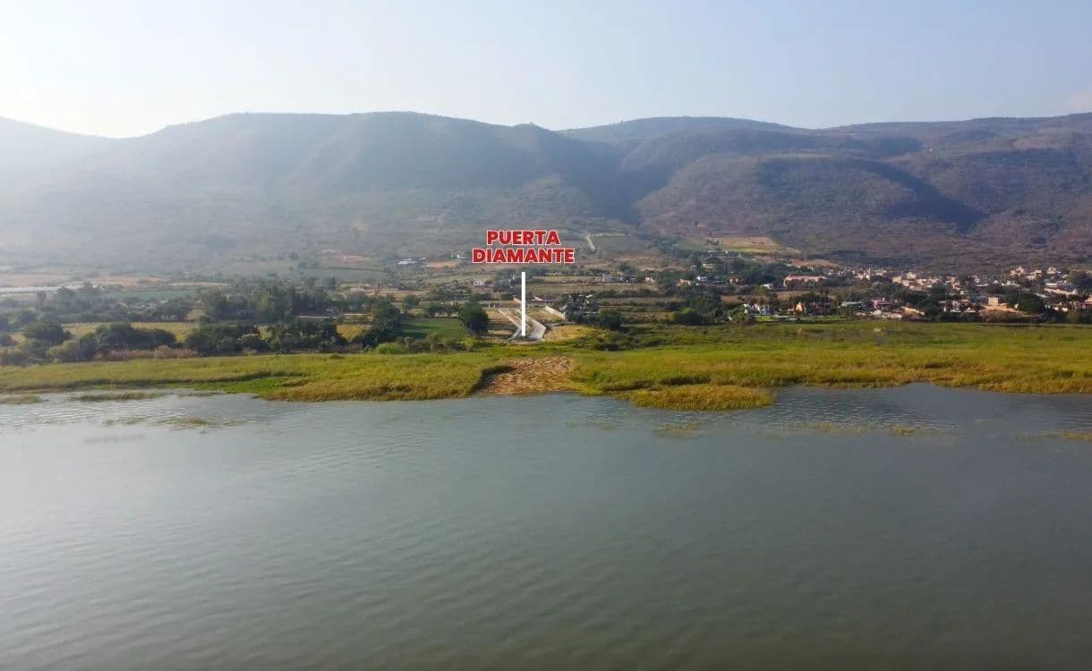 Terrenos Comerciales en Venta a pie de Carretera y frente al Lago de Chapala - land for sale