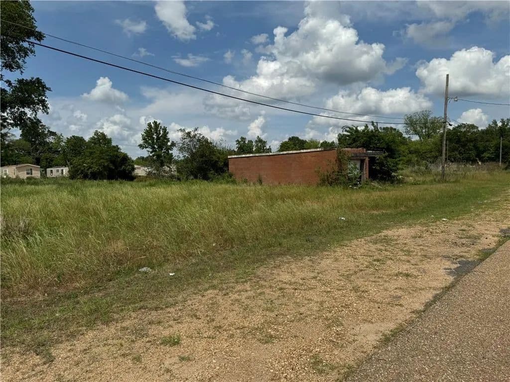 0.9 Acres of Land for Sale in Roseland, Louisiana - Roseland, Louisiana, 70456