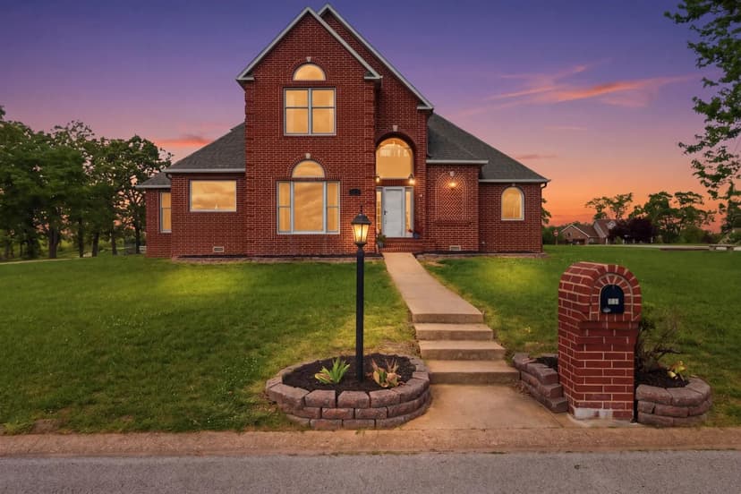 Luxury Home in West Plains, Missouri in Golf Subdivision