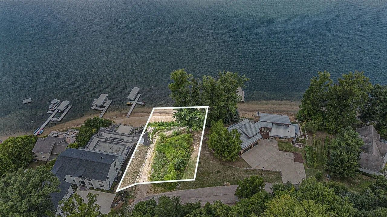Property from VL Beechwood - KW - Dowagiac, Michigan, 49047