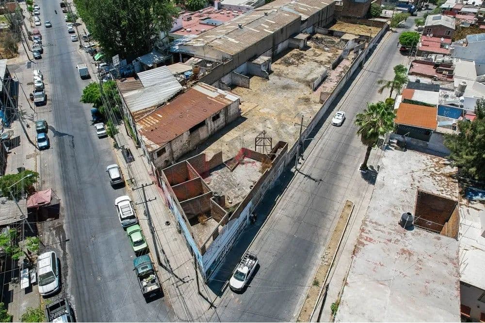 Terreno mixto en venta en Huentitán Guadalajara 2,446 m² para departamentos. - land for sale