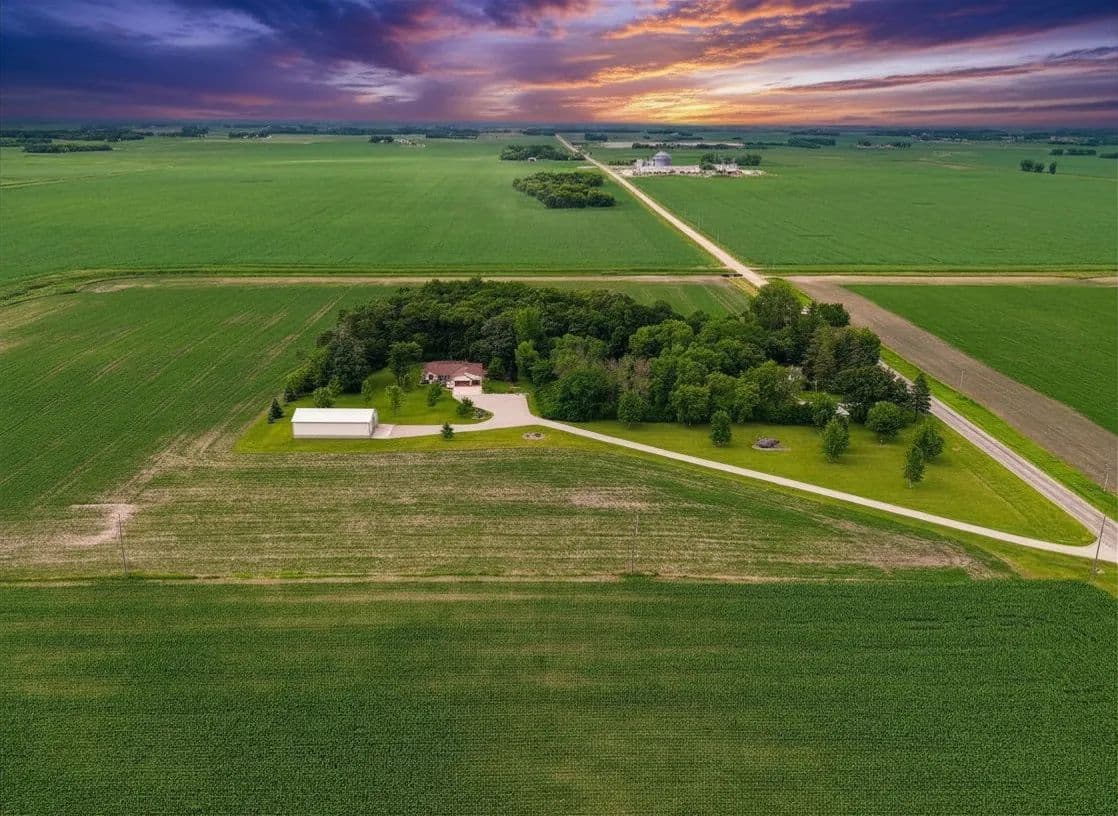 Private 8-Acre Executive Estate w/ Massive Workshop - Minnesota, 55060