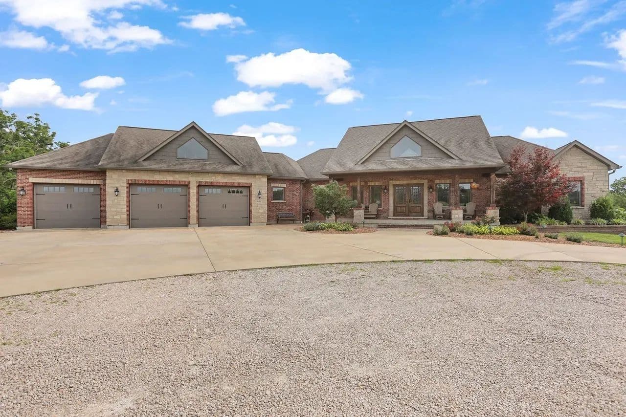 Timeless luxury, elite hunting, and world class equestrianism - Leslie, Missouri, 63056