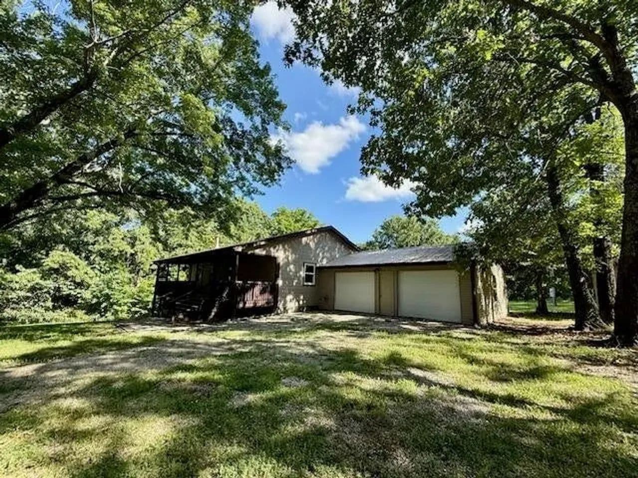 4.7 Acres 4 Bedroom 3 Bath Walkout Basement Wood Burning Fireplace - West Plains, Missouri, 65775