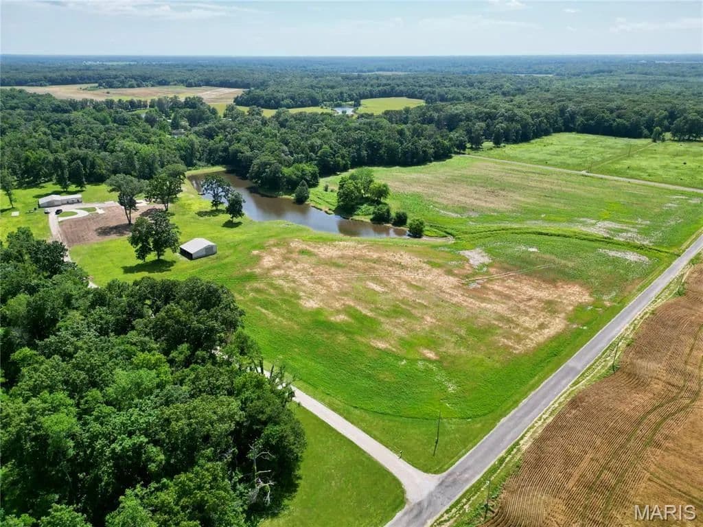 Property from 688 Donnell Avenue - KW - Sorento, Illinois, 62086