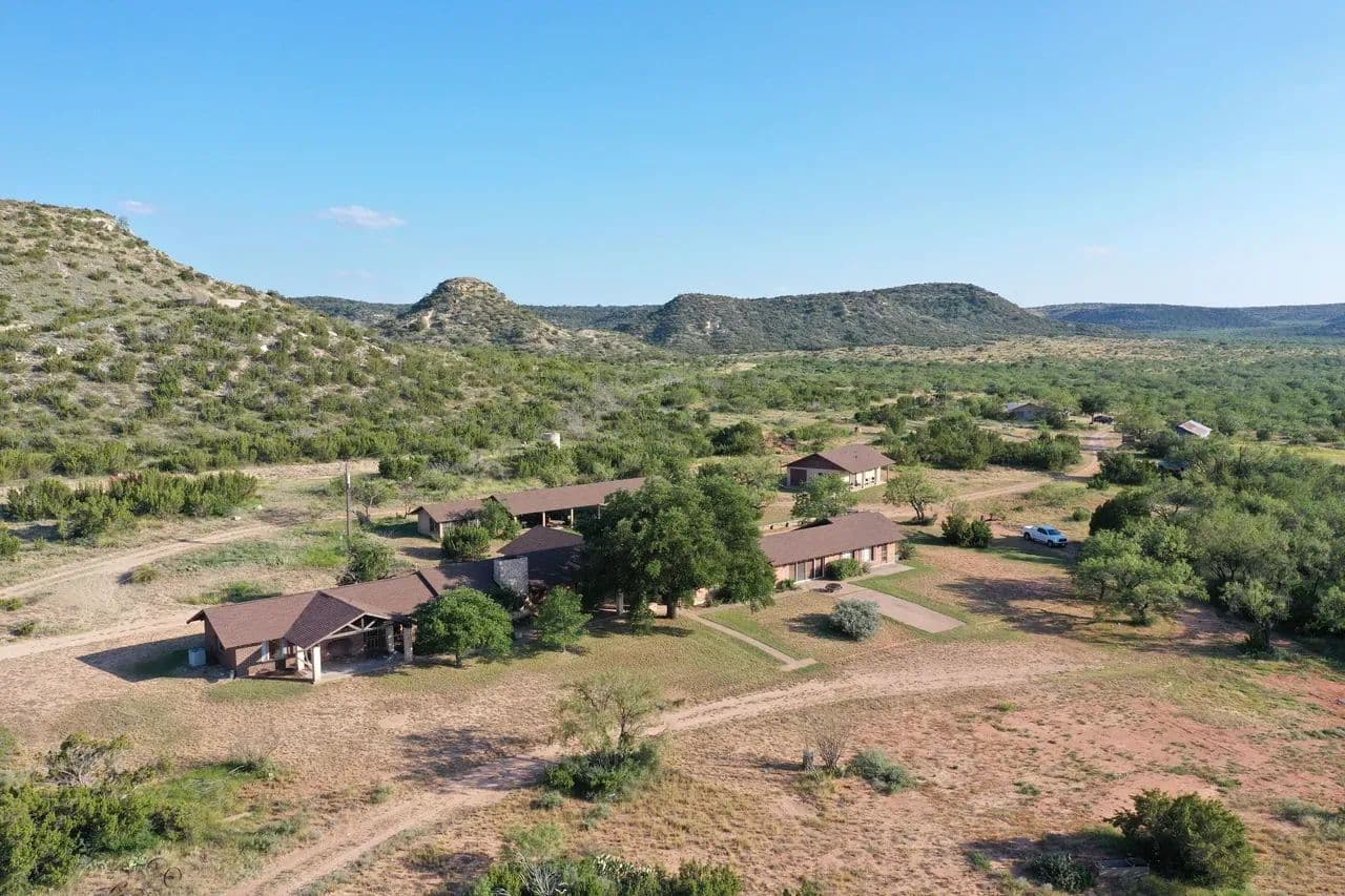 Turnkey Hunting. Texas Legacy Land. 1070+/- acres - Robert Lee, Texas, 76945