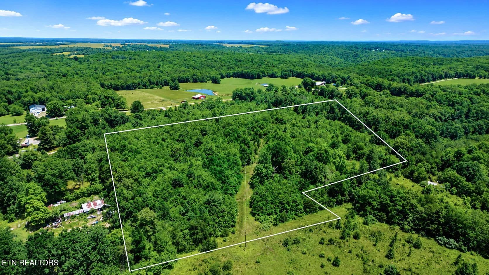 9 Acres of Land for Sale in Crossville, Tennessee - Crossville, Tennessee, 38571