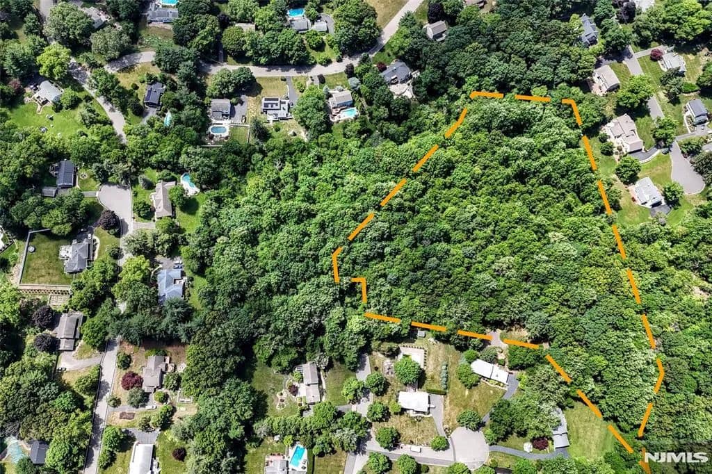 Property from 7 Monroe Drive - KW - Mahwah, New Jersey, 07430