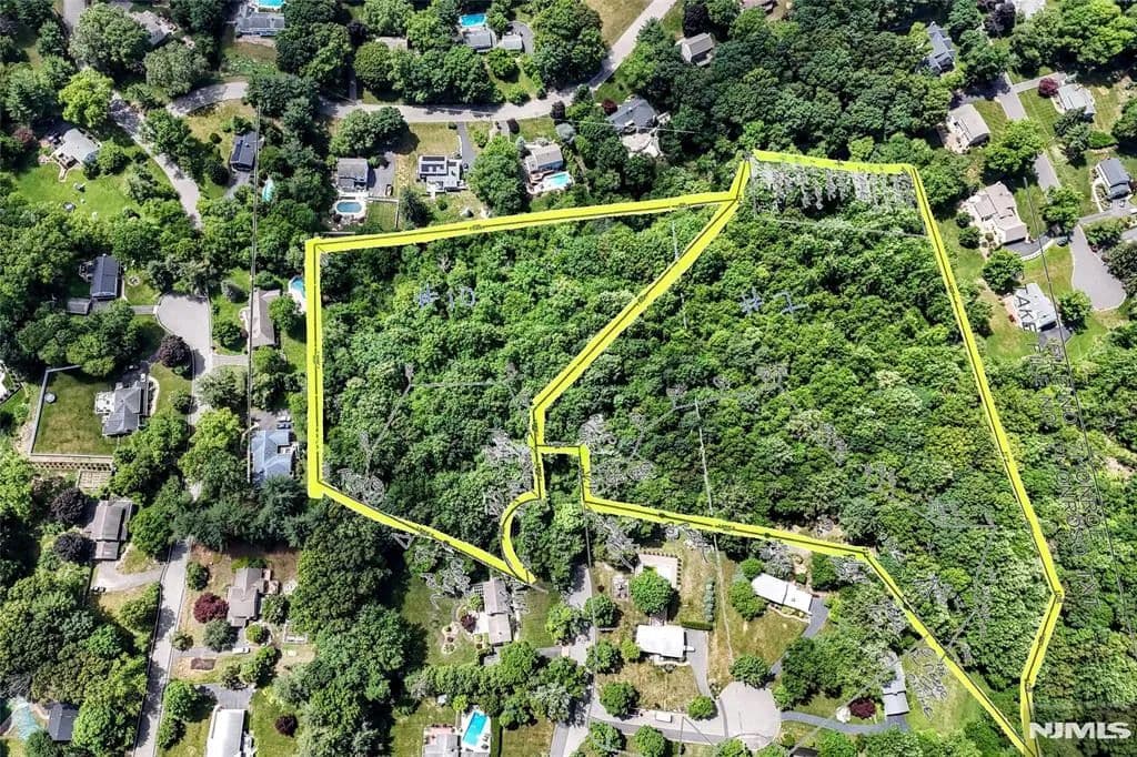Property from 10 Monroe Drive - KW - Mahwah, New Jersey, 07430