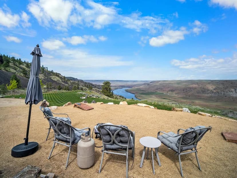 Rilette Springs on the Columbia River