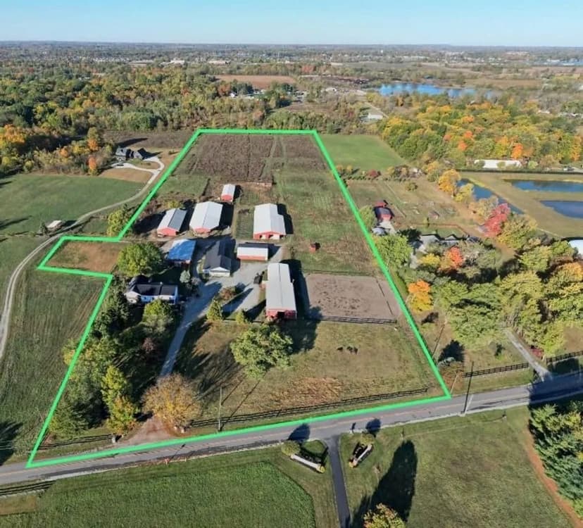 17 Acres - Home - 6+ Barns - Hamilton Co.