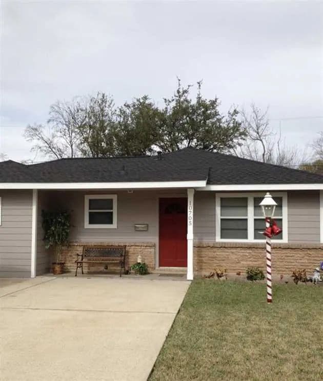 Recently updated 4 bedroom w/office, 1.5 bathroom in Jacinto City, TX