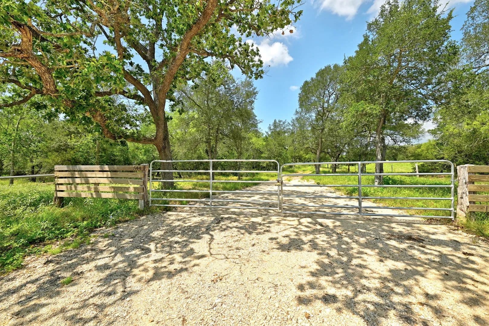 14.77 Acres of Land for Sale in Luling, TX - Luling, Texas, 78648