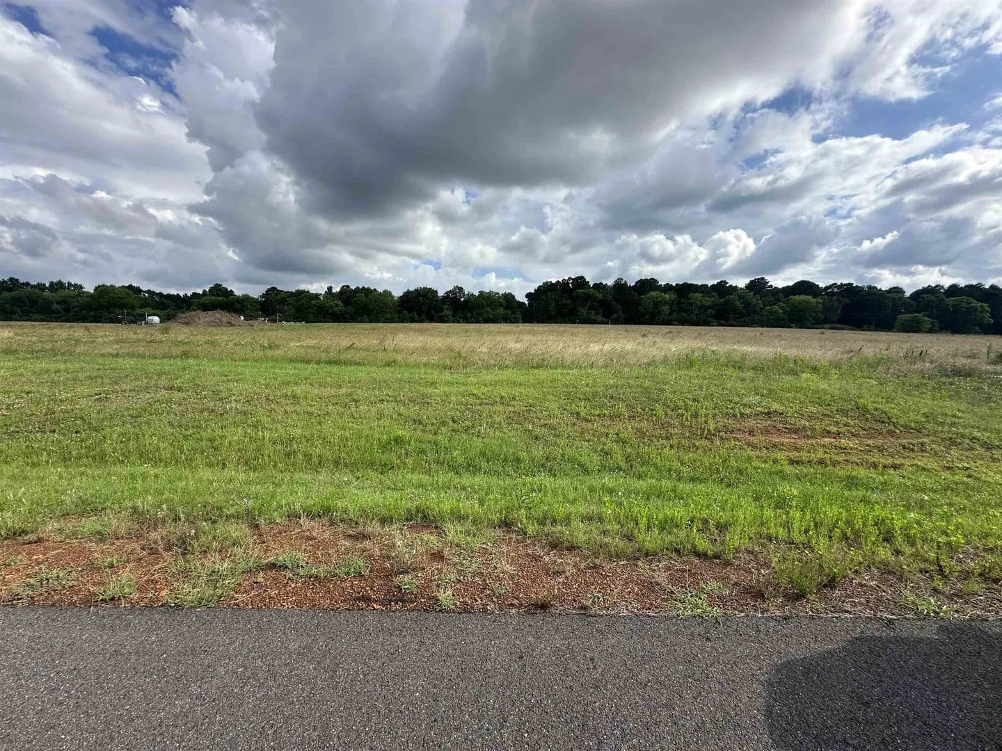 1.57 Acres of Land for Sale in Kilgore, Texas - Kilgore, Texas, 75662