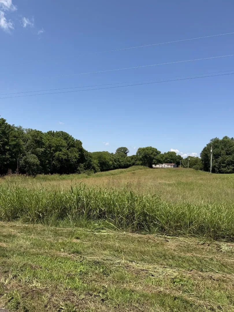 5.12 Acres of Land for Sale in Castalian Springs, Tennessee - Castalian Springs, Tennessee, 37031